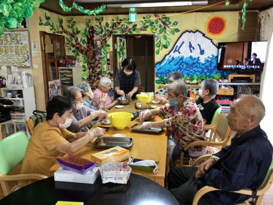 さて！何を作っているでしょーーーか？